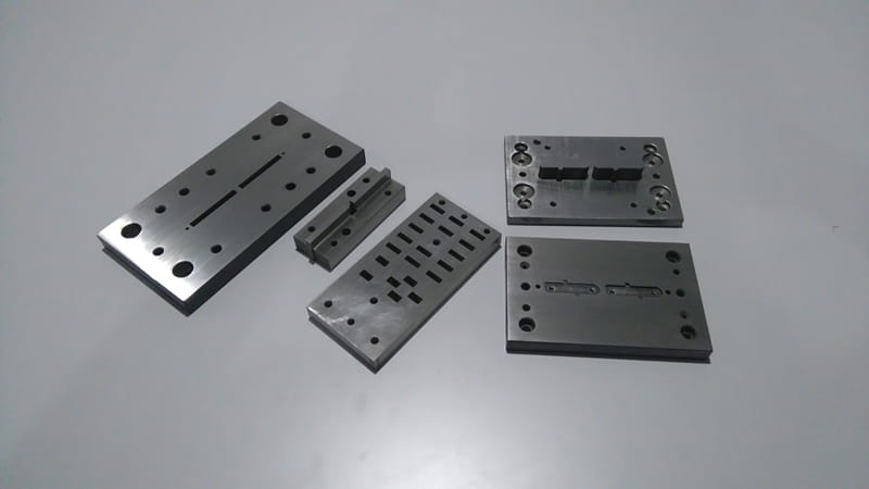 Dies component for electronic parts
